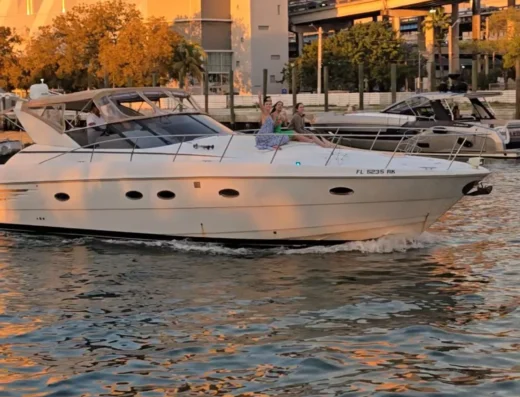Luxury Yacht – Miami Views and Waterfront Experiences